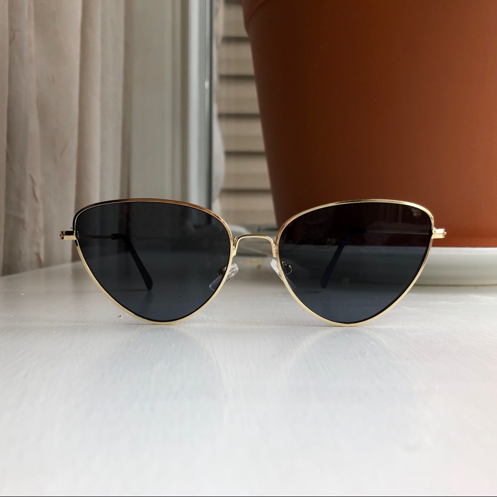 Black Wired Cat Eye Sunglasses